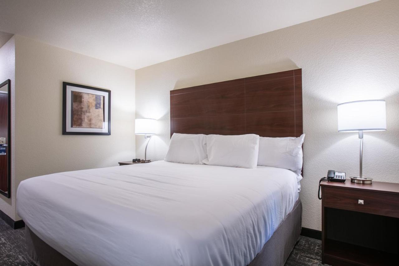 Cobblestone Inn & Suites - Pine Bluffs Екстер'єр фото