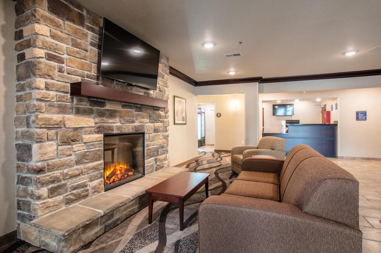 Cobblestone Inn & Suites - Pine Bluffs Екстер'єр фото