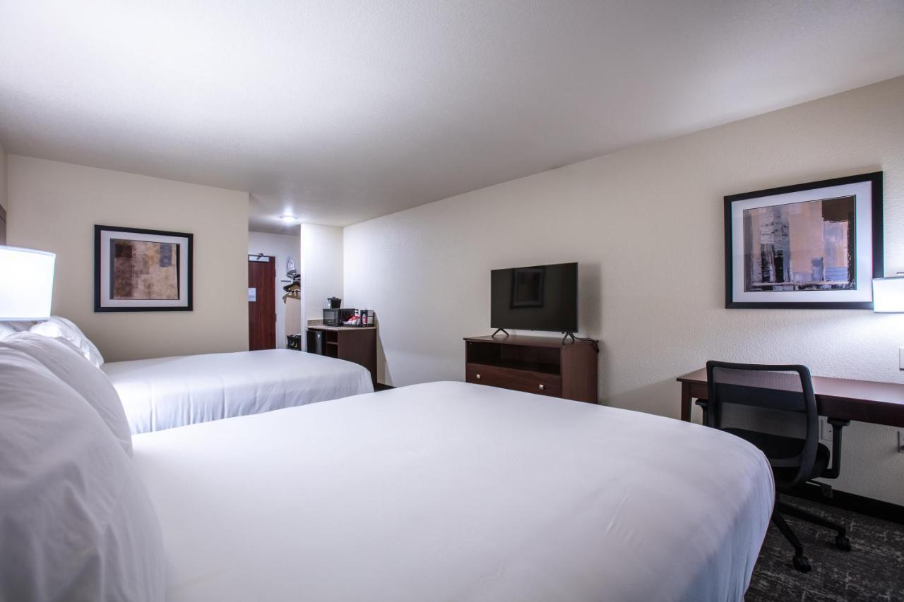 Cobblestone Inn & Suites - Pine Bluffs Екстер'єр фото