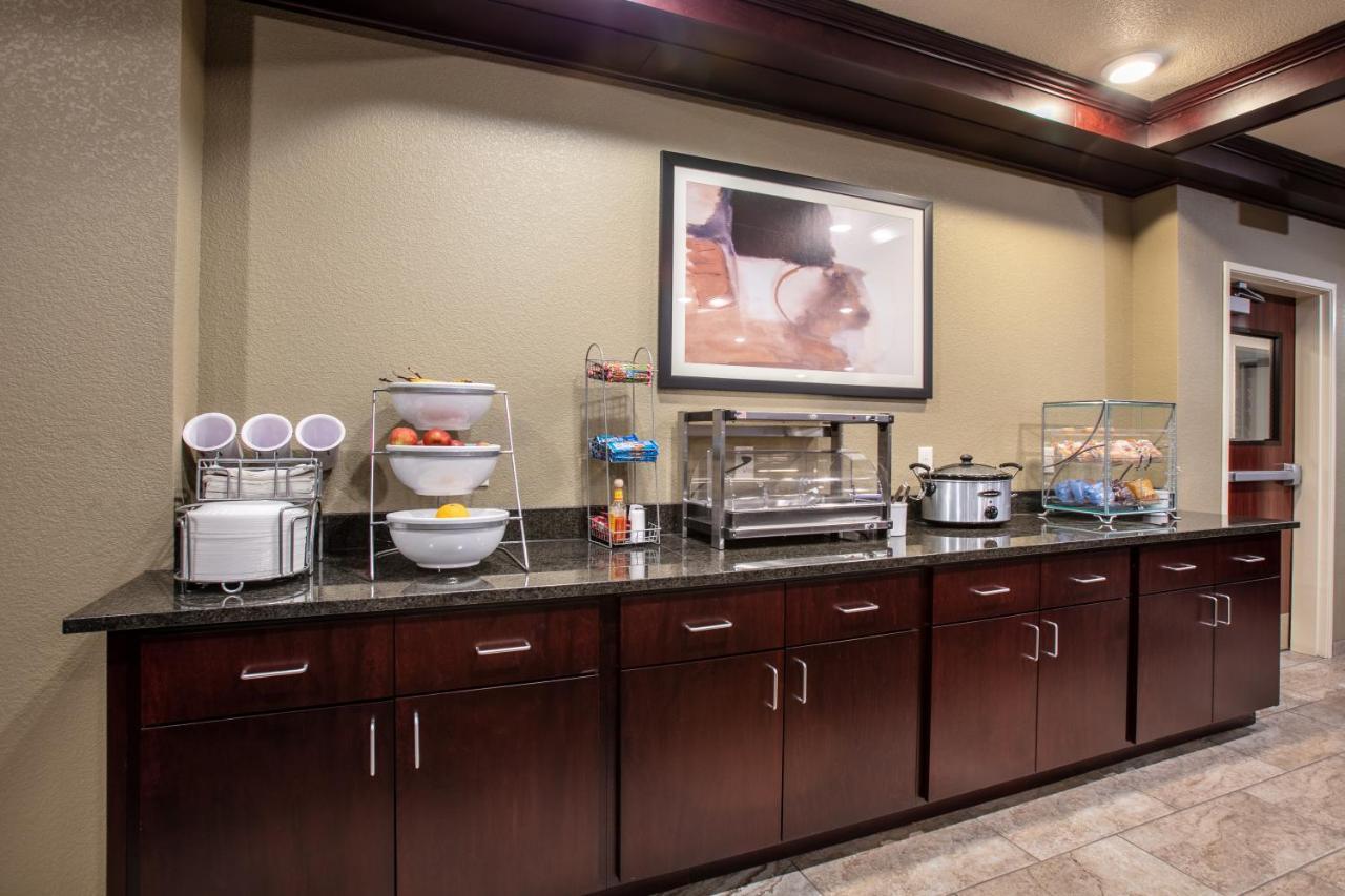 Cobblestone Inn & Suites - Pine Bluffs Екстер'єр фото