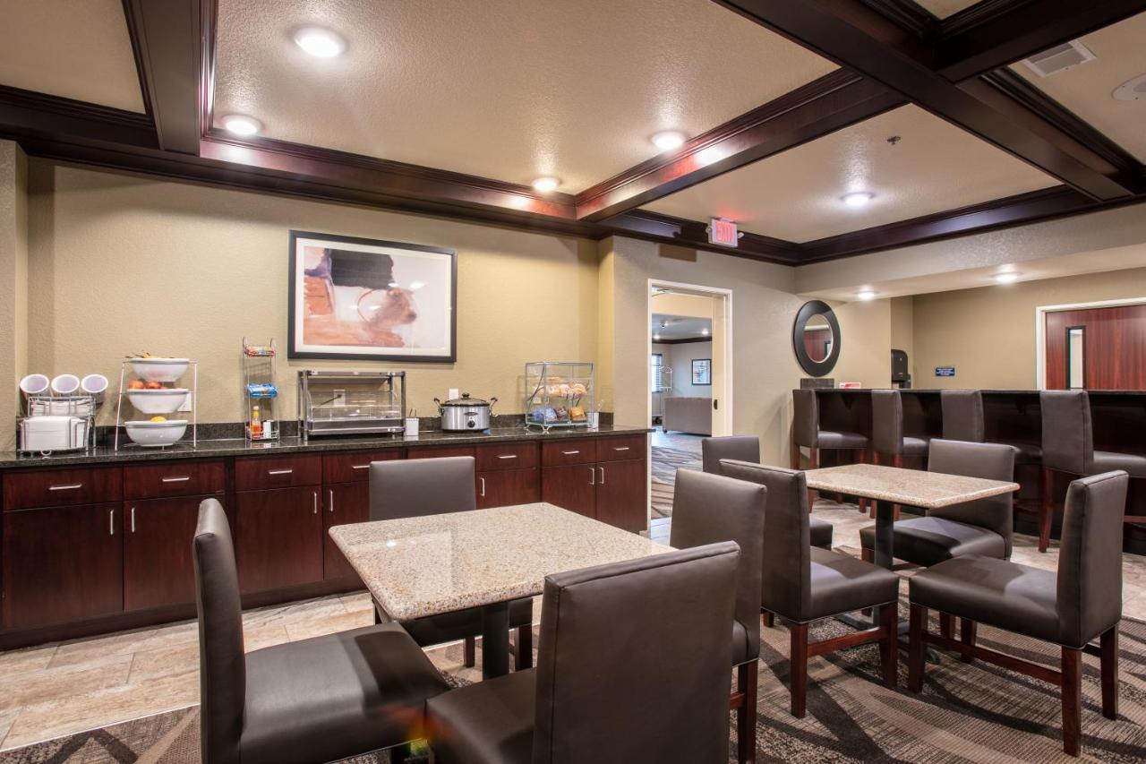 Cobblestone Inn & Suites - Pine Bluffs Екстер'єр фото