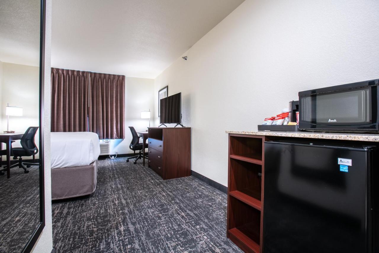 Cobblestone Inn & Suites - Pine Bluffs Екстер'єр фото
