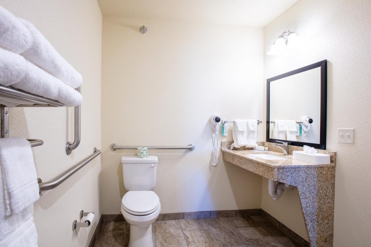 Cobblestone Inn & Suites - Pine Bluffs Екстер'єр фото