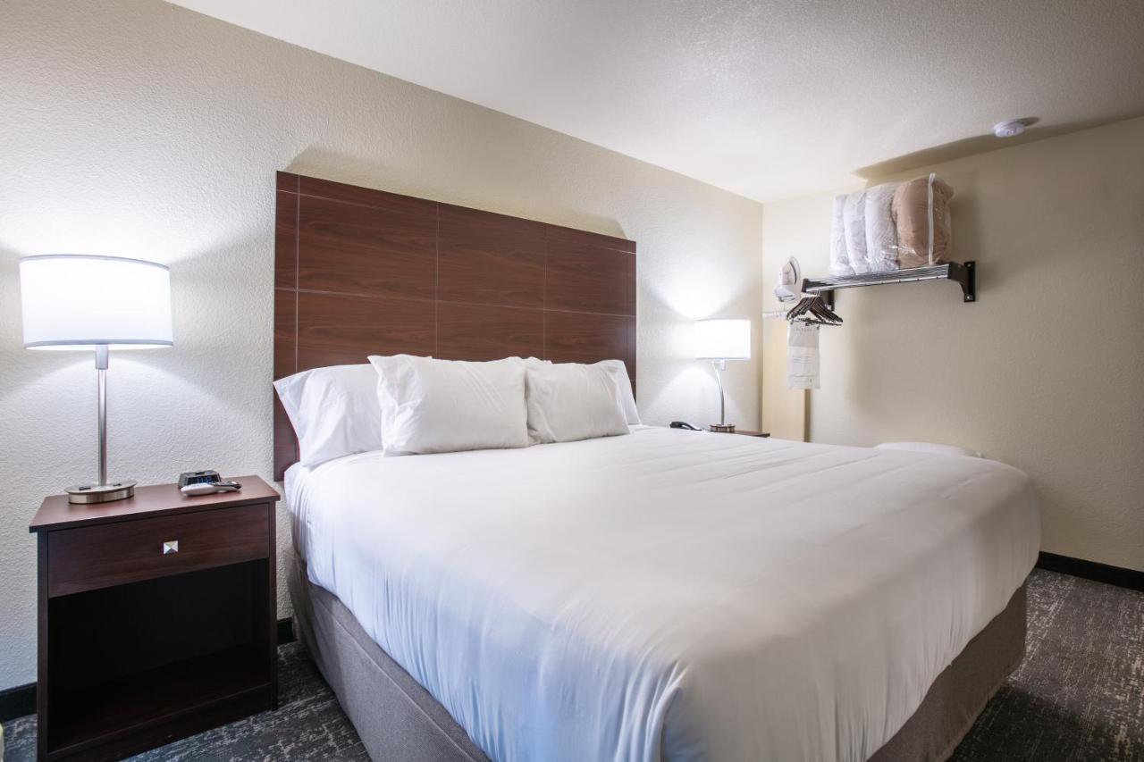 Cobblestone Inn & Suites - Pine Bluffs Екстер'єр фото