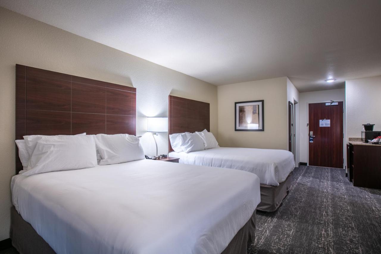 Cobblestone Inn & Suites - Pine Bluffs Екстер'єр фото
