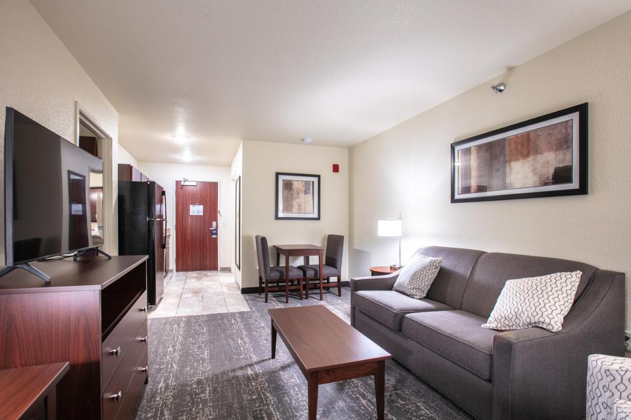 Cobblestone Inn & Suites - Pine Bluffs Екстер'єр фото